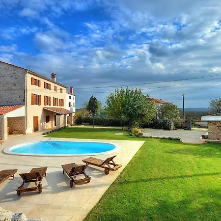 Moncalvo Tatil Evi *